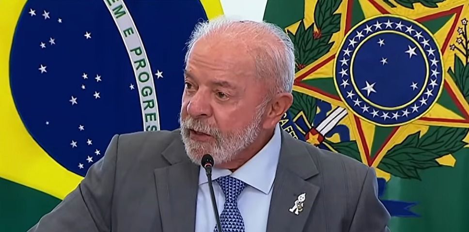 Um dia após áudio de Flávio, Lula diz que “verdade tarda, mas não falha”