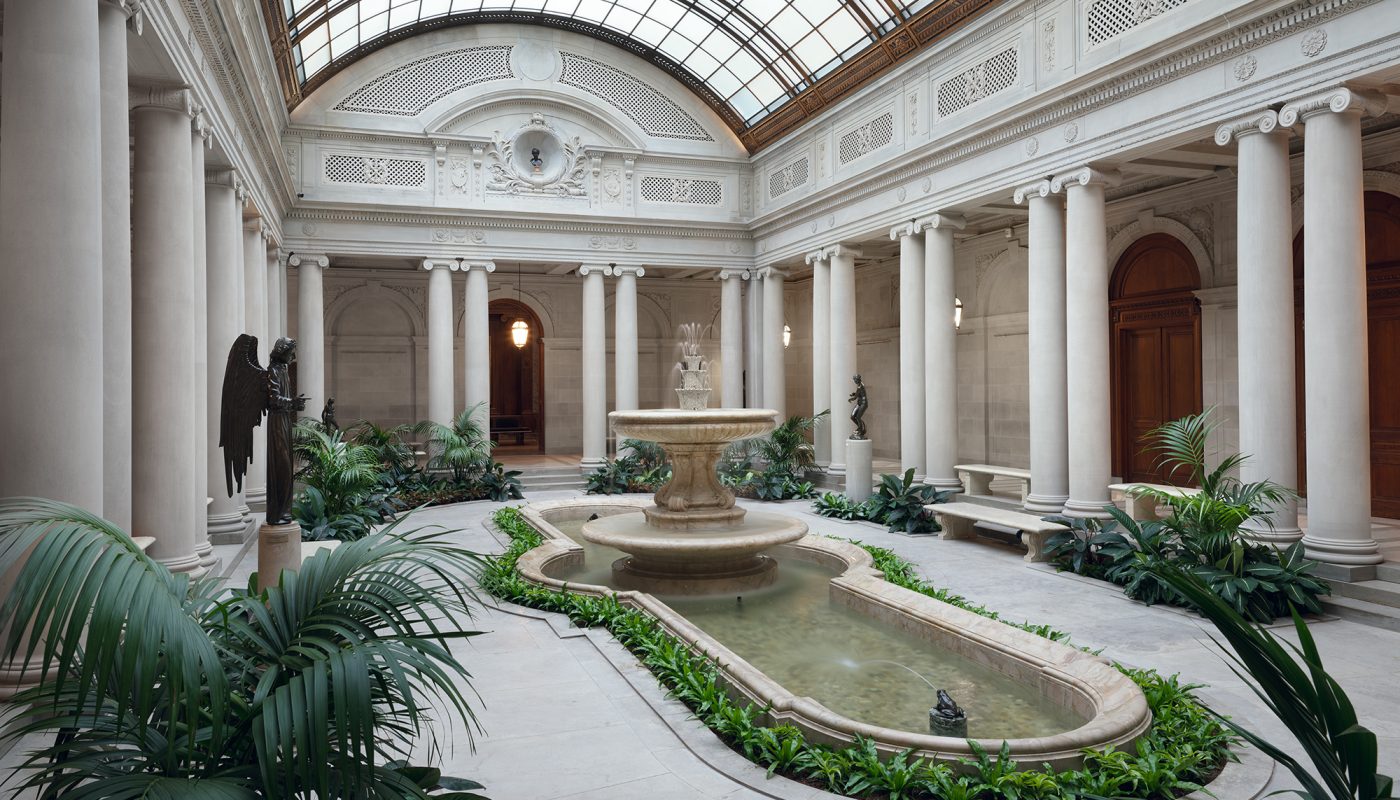 Louis Vuitton leva desfile Cruise 2027 ao The Frick Collection, em Nova York