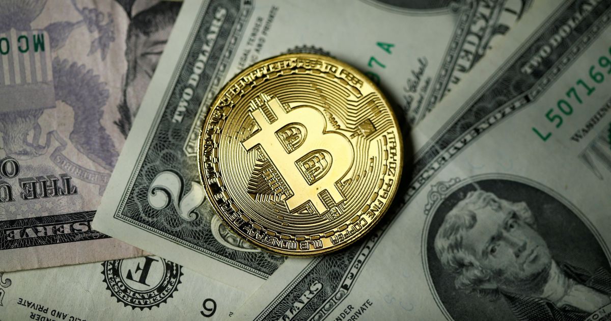 Bitcoin sobe 2,5% com avanço na regulamentação de ativos digitais nos EUA