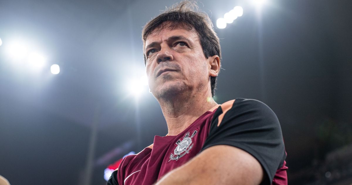 “Levanta a mão de novo pra você ver”, diz Diniz a Gabriel Paulista; veja