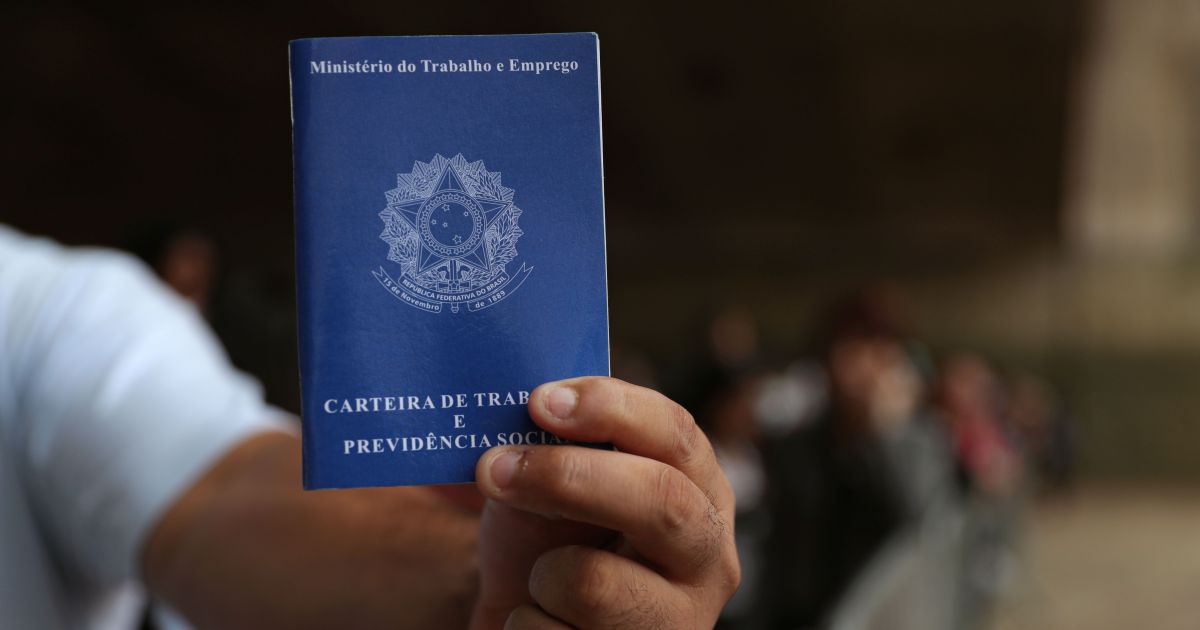 Oposição quer 10 anos de transição para fim da jornada 6×1
