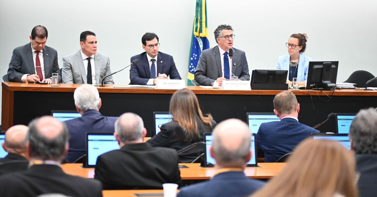 Regra de transição adia votação do fim da 6×1; entenda