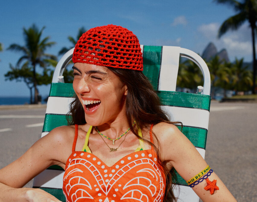 Do Rio para o mundo: FARM se une a Vicky Montanari em collab que celebra o lifestyle carioca