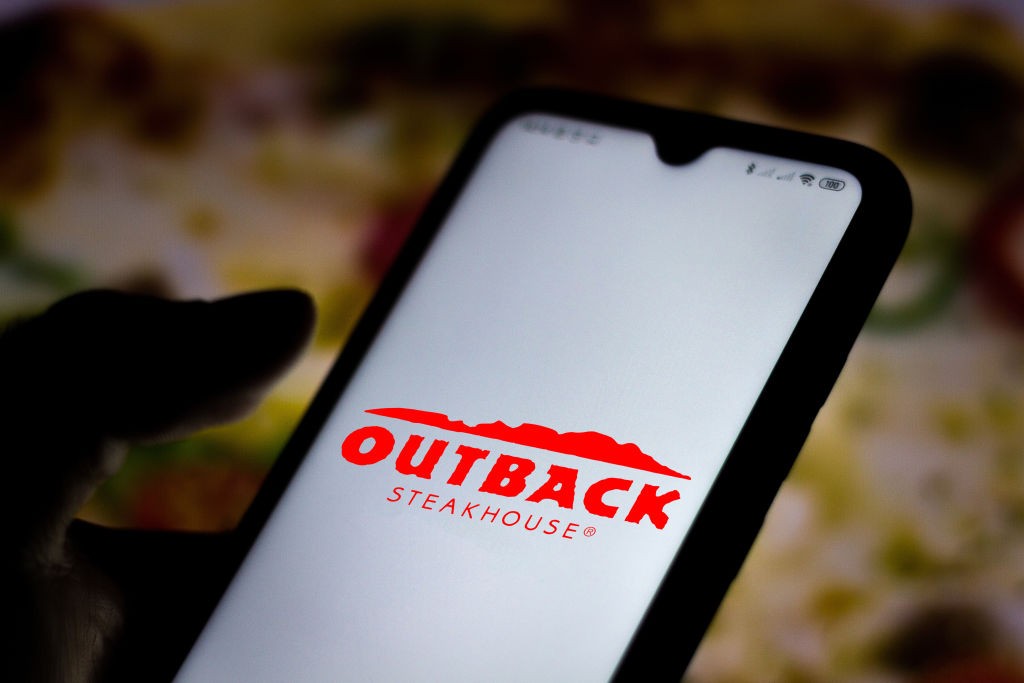 Outback faz reserva? Post viral gera debate nas redes sobre filas e prioridade nos restaurantes