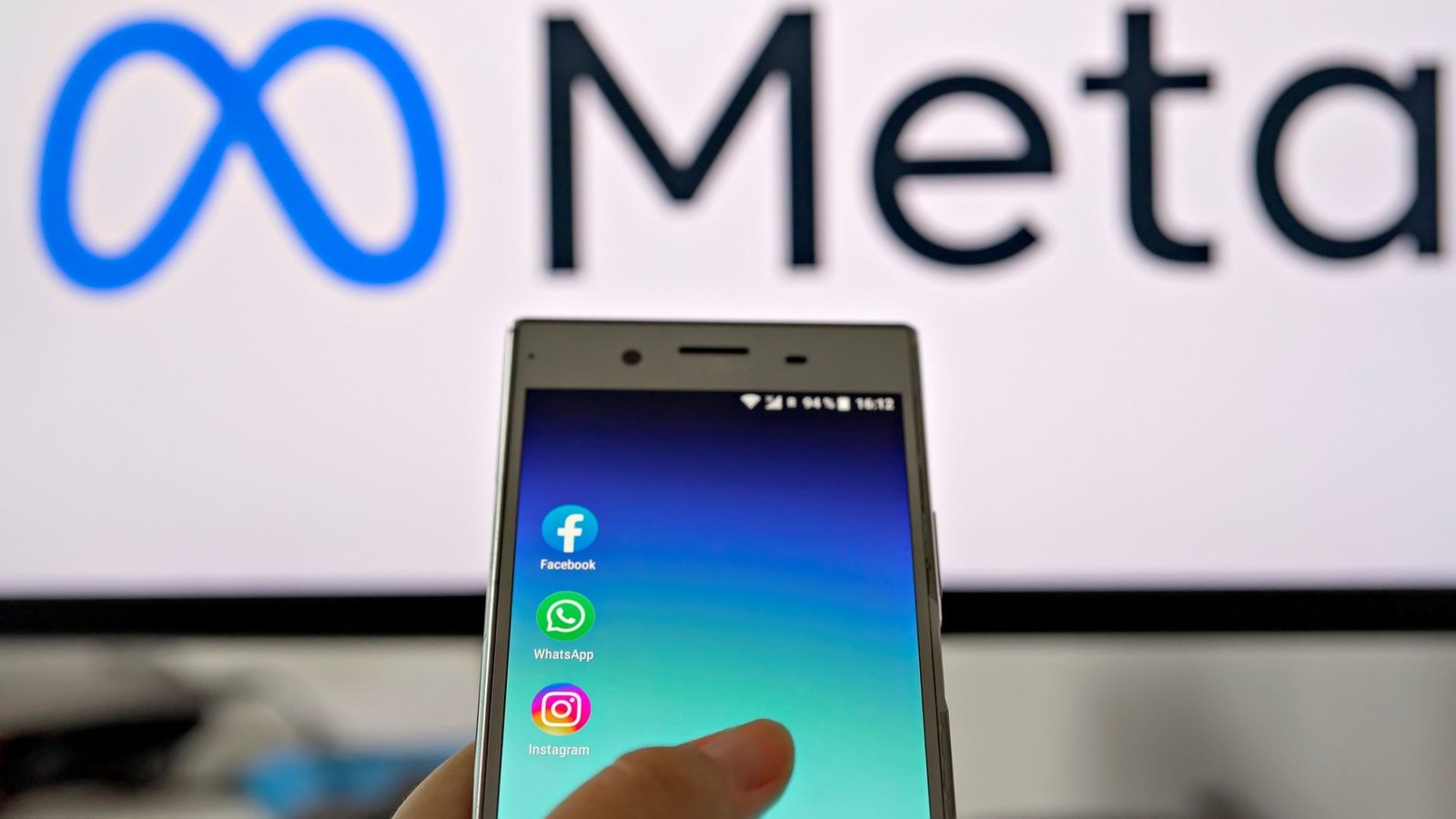 Meta oferece pacote milionário de indenização após demitir 8 mil funcionários