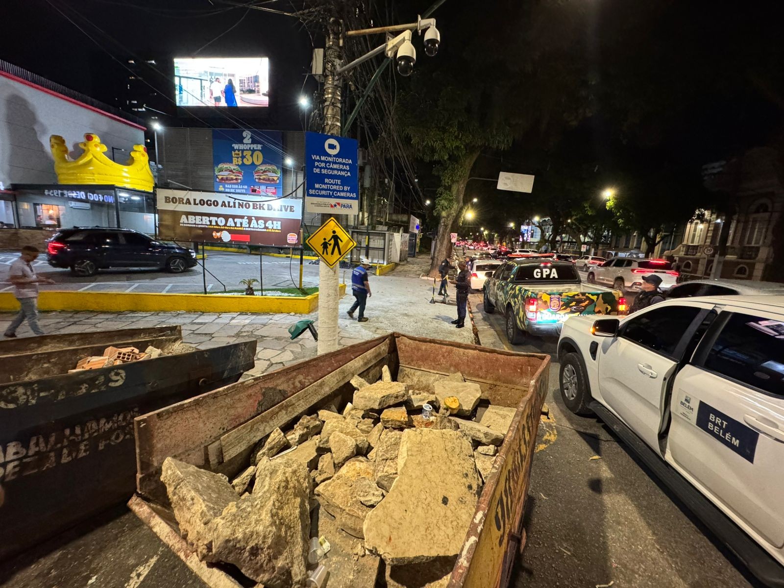Prefeitura de Belém multa fast-food em R$ 30 mil por destruir calçada histórica na av. Nazaré