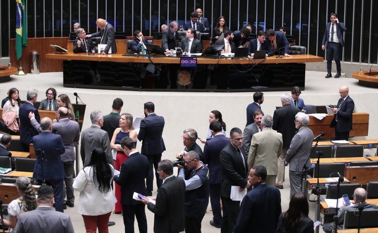 Waack: Interesse eleitoral trava debate sério sobre trabalho