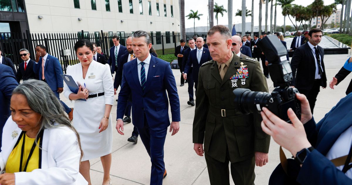 General dos EUA se reúne com militares cubanos na Baía de Guantánamo