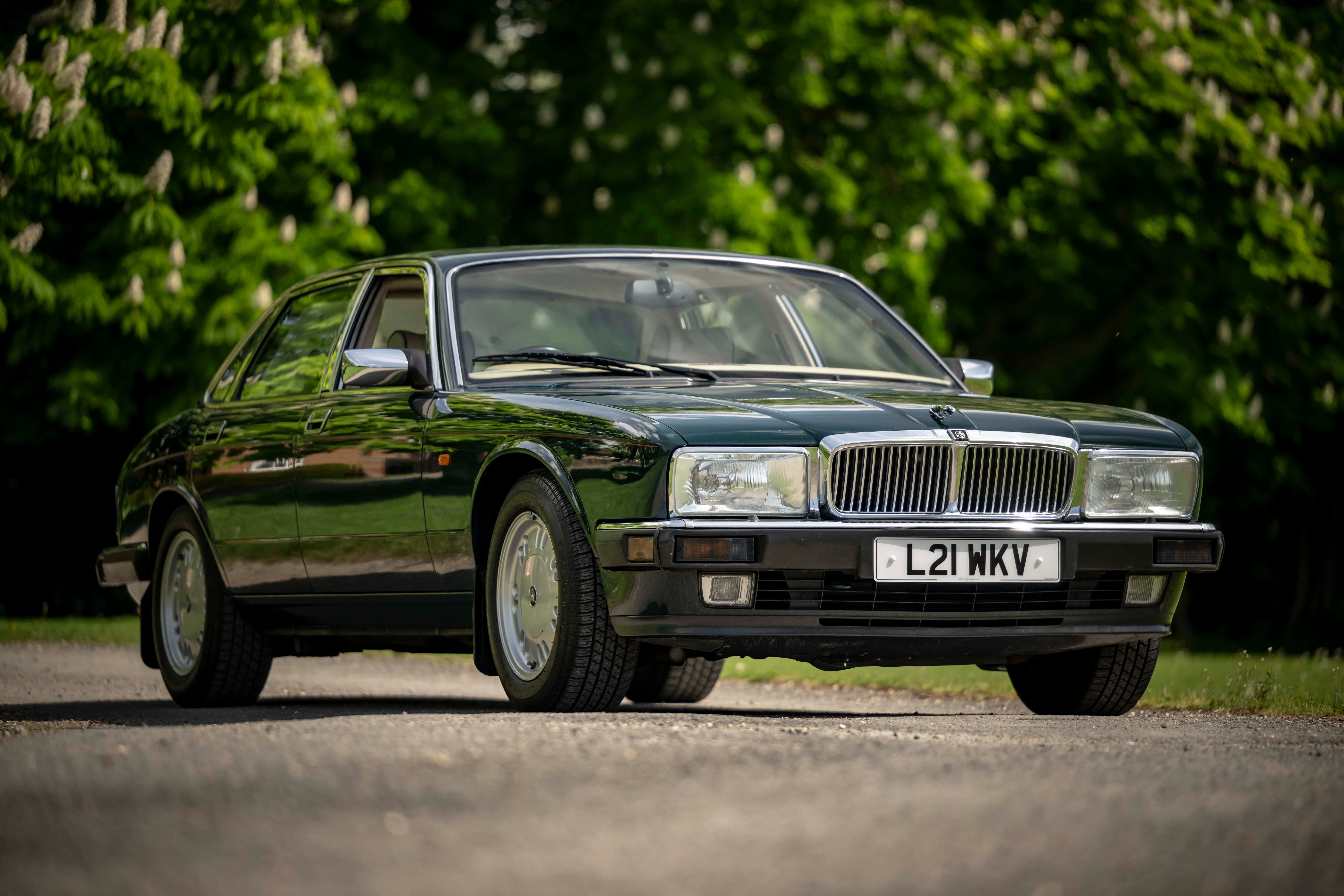 Jaguar usado pela princesa Diana no dia do "vestido da vingança" vai a leilão; carro é avaliado em R$ 678,5 mil