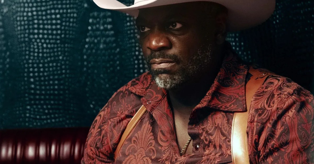 Ator treinou sotaque por nove meses para viver personagem em “Euphoria”