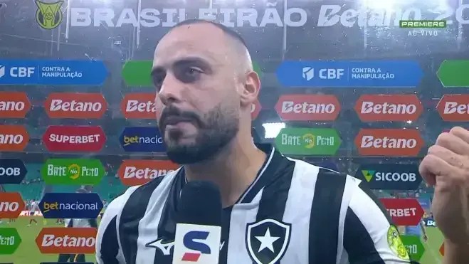 Atacante do Botafogo dispara contra árbitro após derrota e critica Fonte No