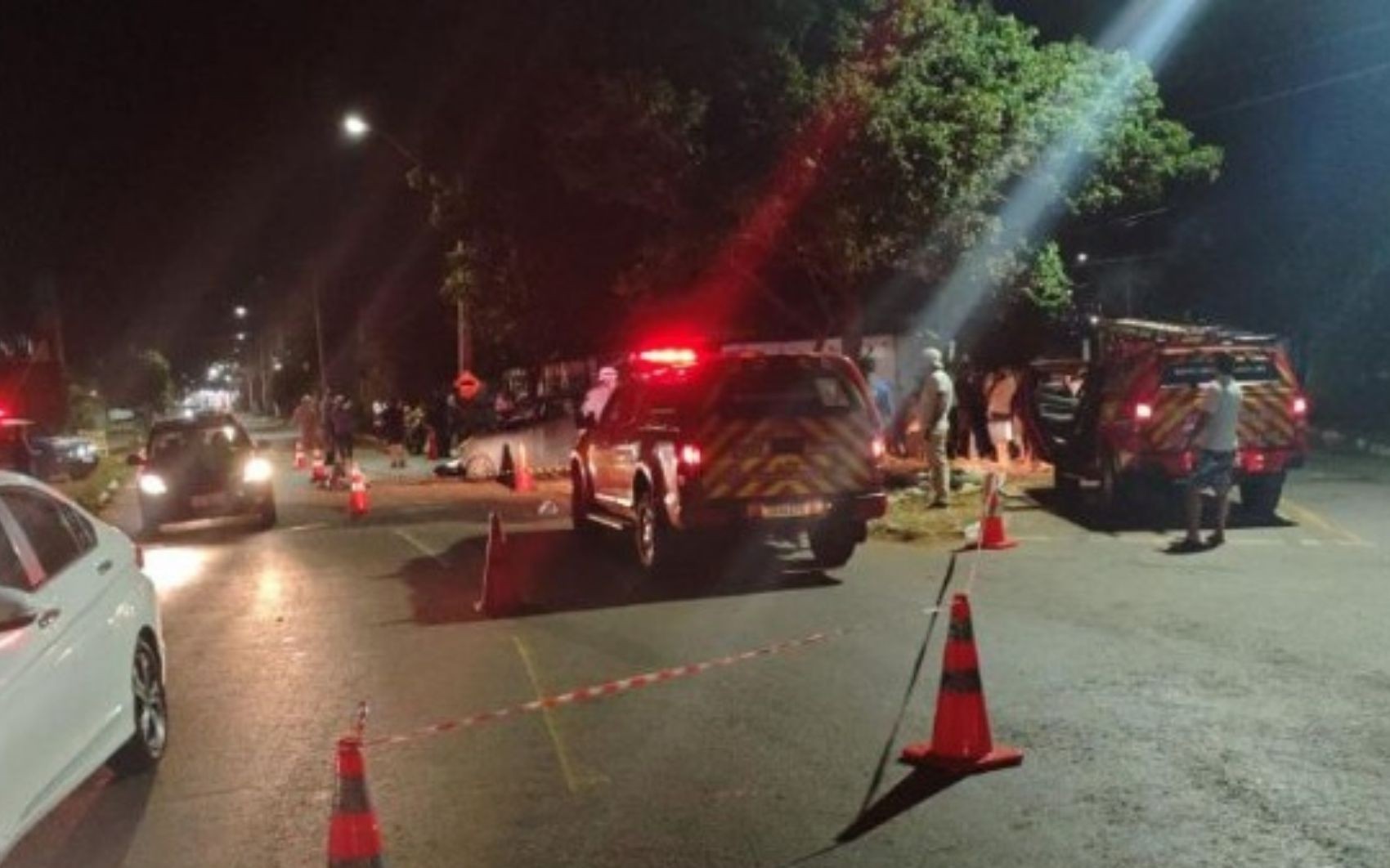 Acidente de carro deixa uma pessoa morta e três feridos, em Goiânia