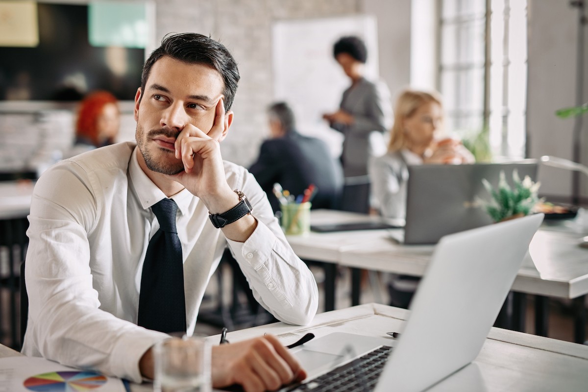 Seu trabalho está te ‘emburrecendo’? Veja como identificar e o que fazer para mudar a rota