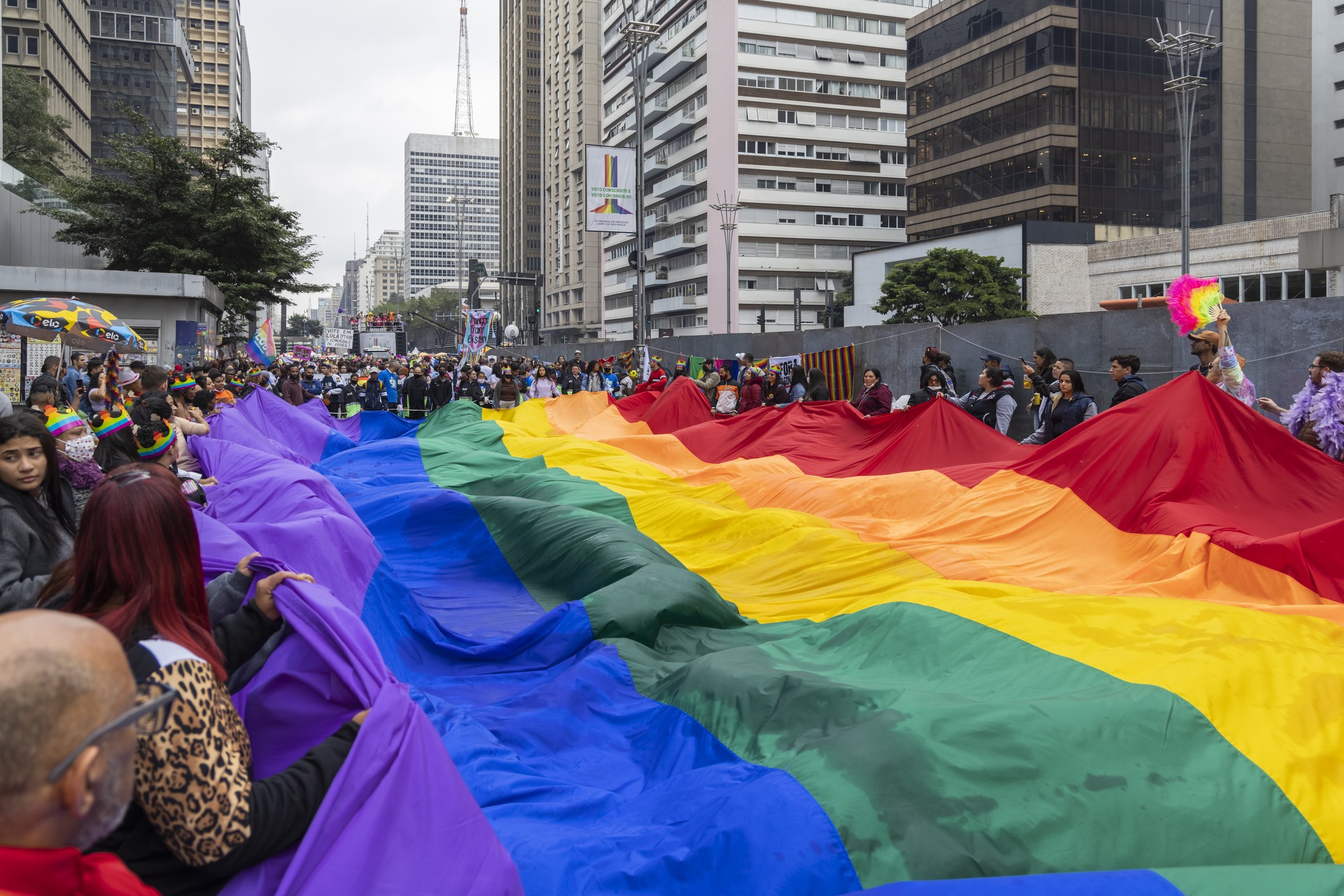 Parada LGBT+ de SP vira 'segundo Natal' para empreendedores LGBTQIA+