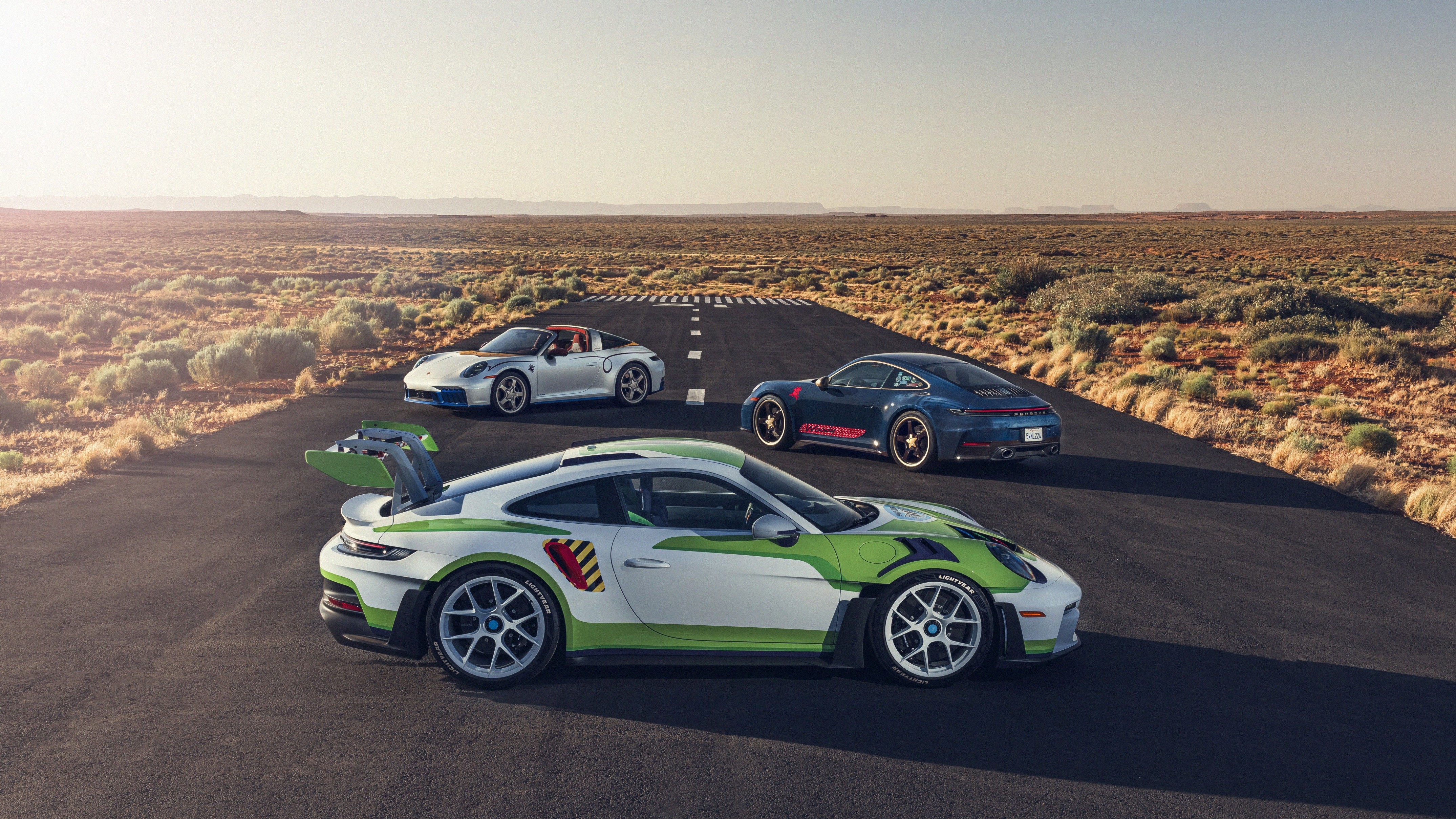 Porsche apresenta carros inspirados em Toy Story 5 no tapete vermelho do filme; veja modelos