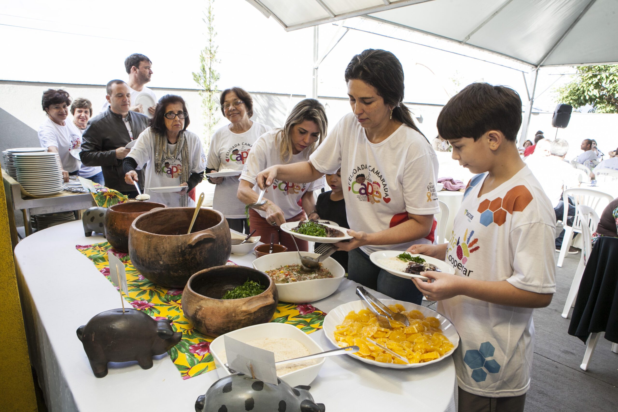 Feijoada ganha tempero solidário com assinatura de Rachel Codreanschi em Belo Horizonte