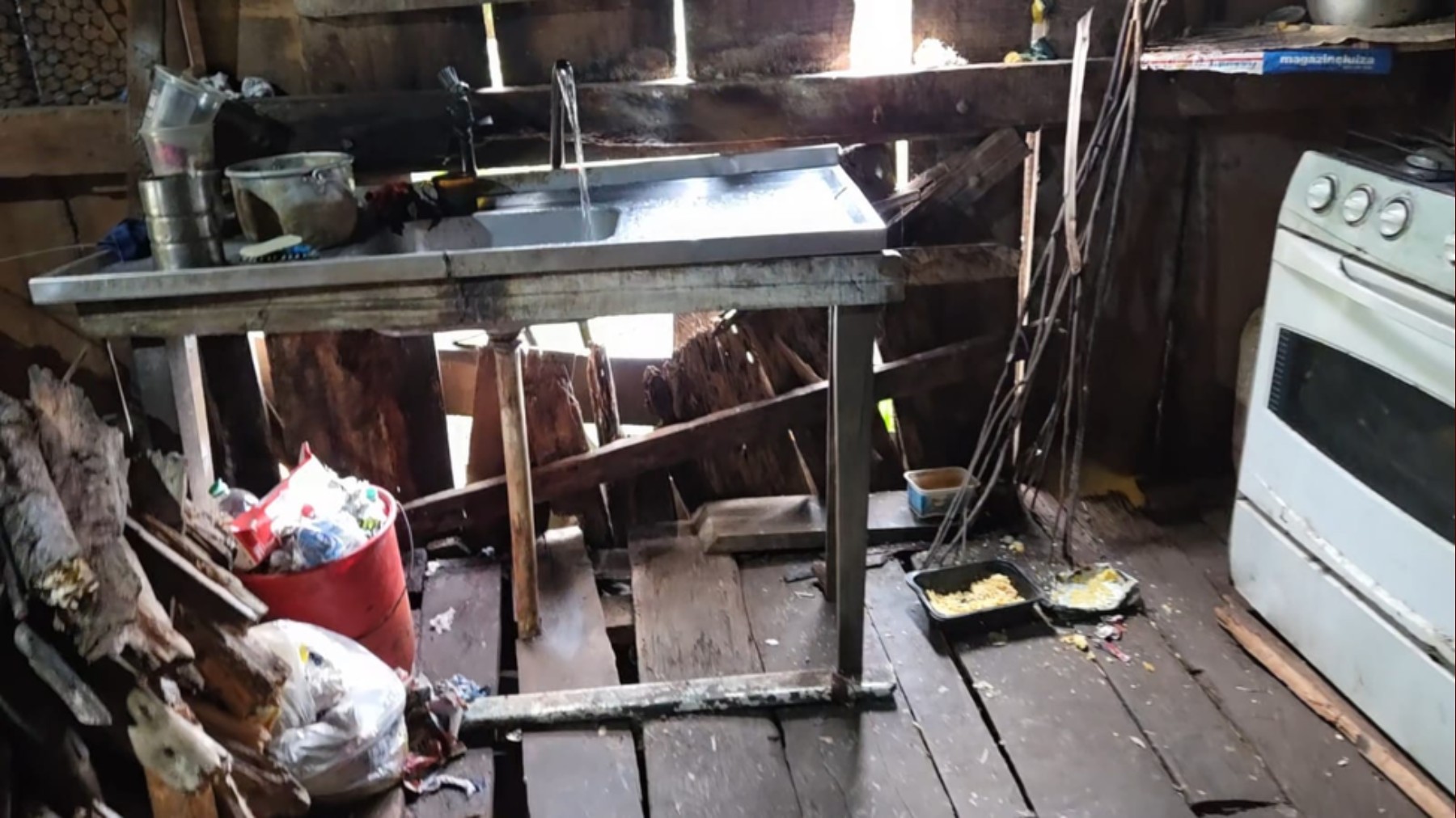 Casal de idosos obrigado a morar 20 anos em paiol com estrutura podre é resgatado de condição análoga à escravidão em fazenda no Paraná