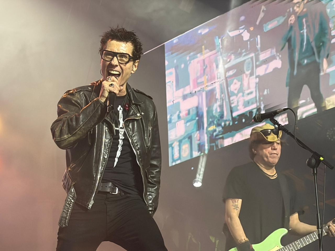 'Apertem os cintos': mesmo com imprevisto, Capital Inicial agita público em show nostálgico na Festa Junina de Votorantim