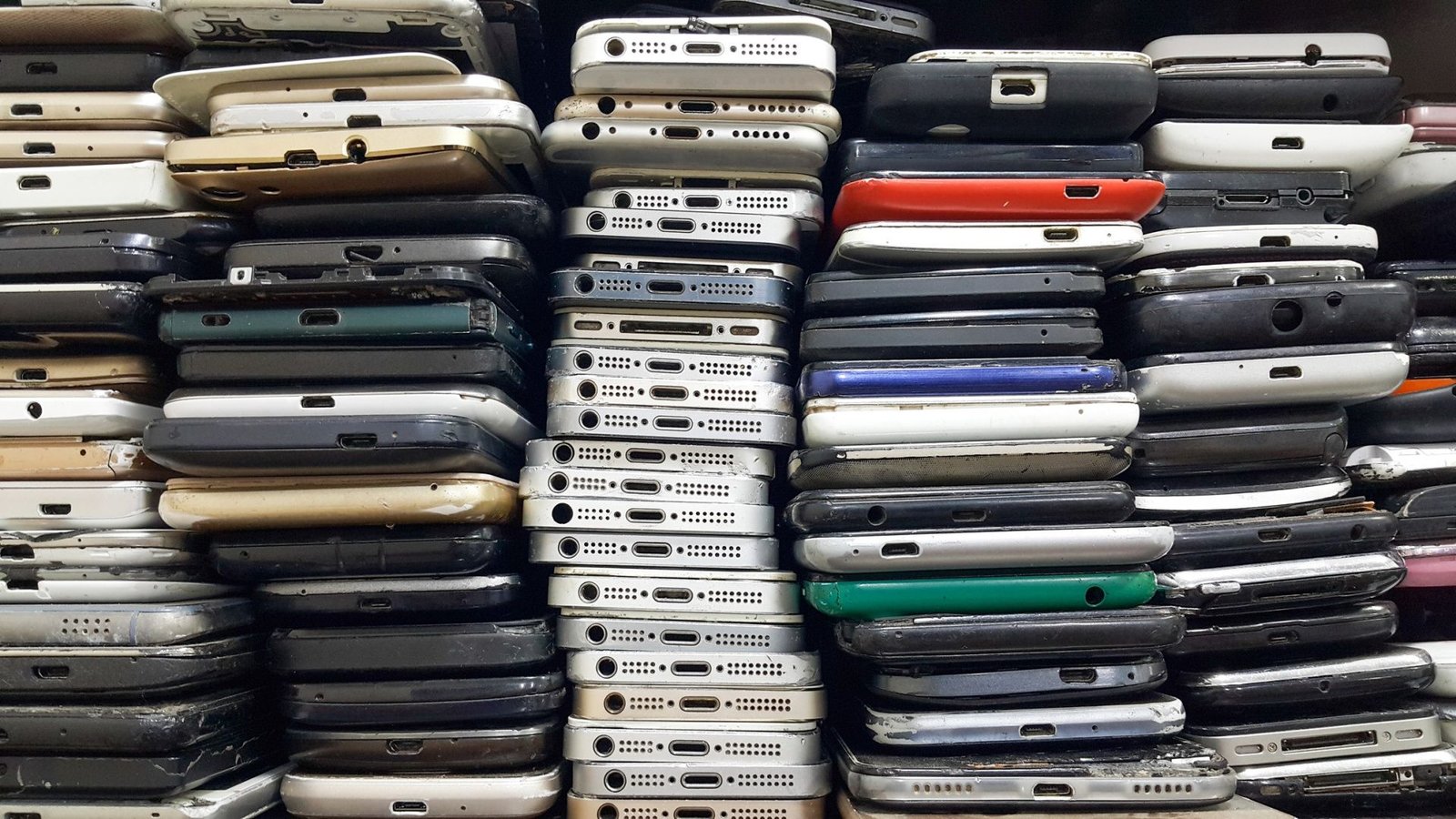 O que fazer com um celular antigo? Confira 12 ideias úteis