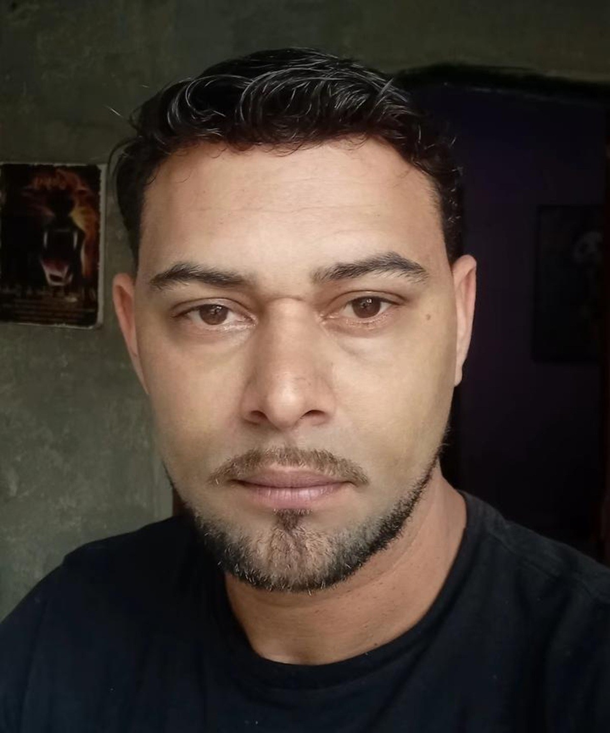 Motociclista morre e jovem fica ferida em acidente na RJ-106, em Rio das Ostras