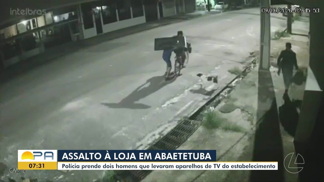 Câmera flagra dupla de assaltantes levando TVs de loja em Abaetetuba, no Pará