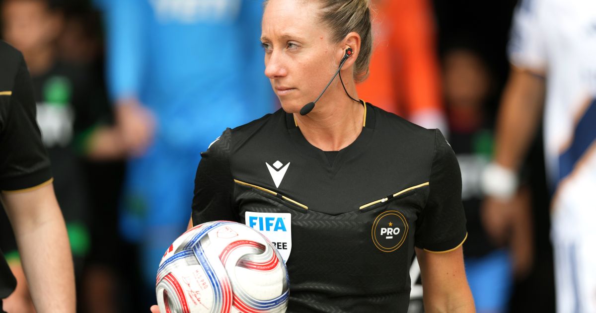 Tchéquia x África do Sul terá arbitragem feminina pela 1ª vez nesta Copa