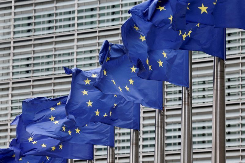Zona do euro: superávit comercial ajustado sobe a 1,3 bi de euros em abril