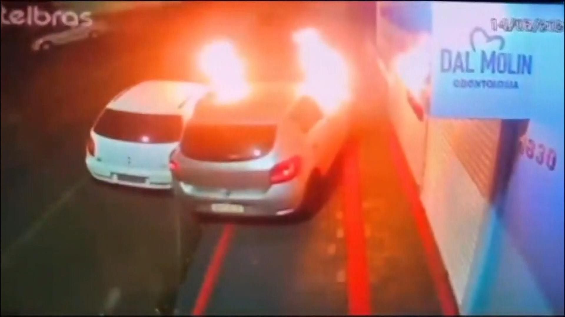 VÍDEO: Suspeito pula de carro em movimento que pegava fogo durante perseguição policial no Paraná