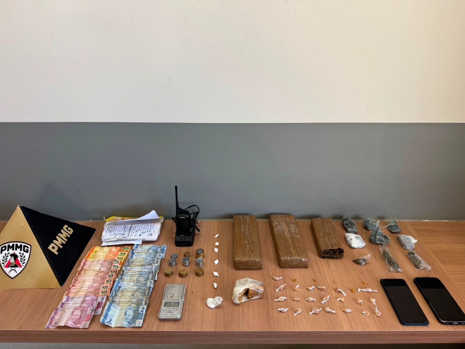 Cinco são presos e drogas apreendidas durante operação em Simonésia