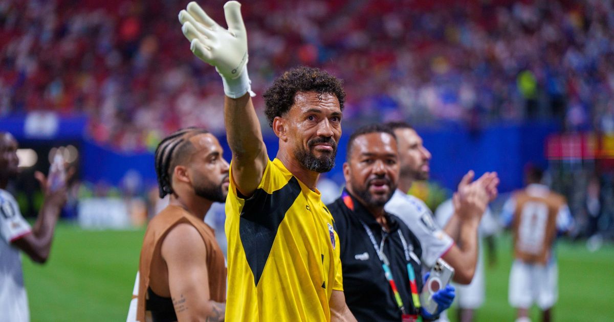 Vozinha revela que mãe está ausente na Copa do Mundo por problemas no visto