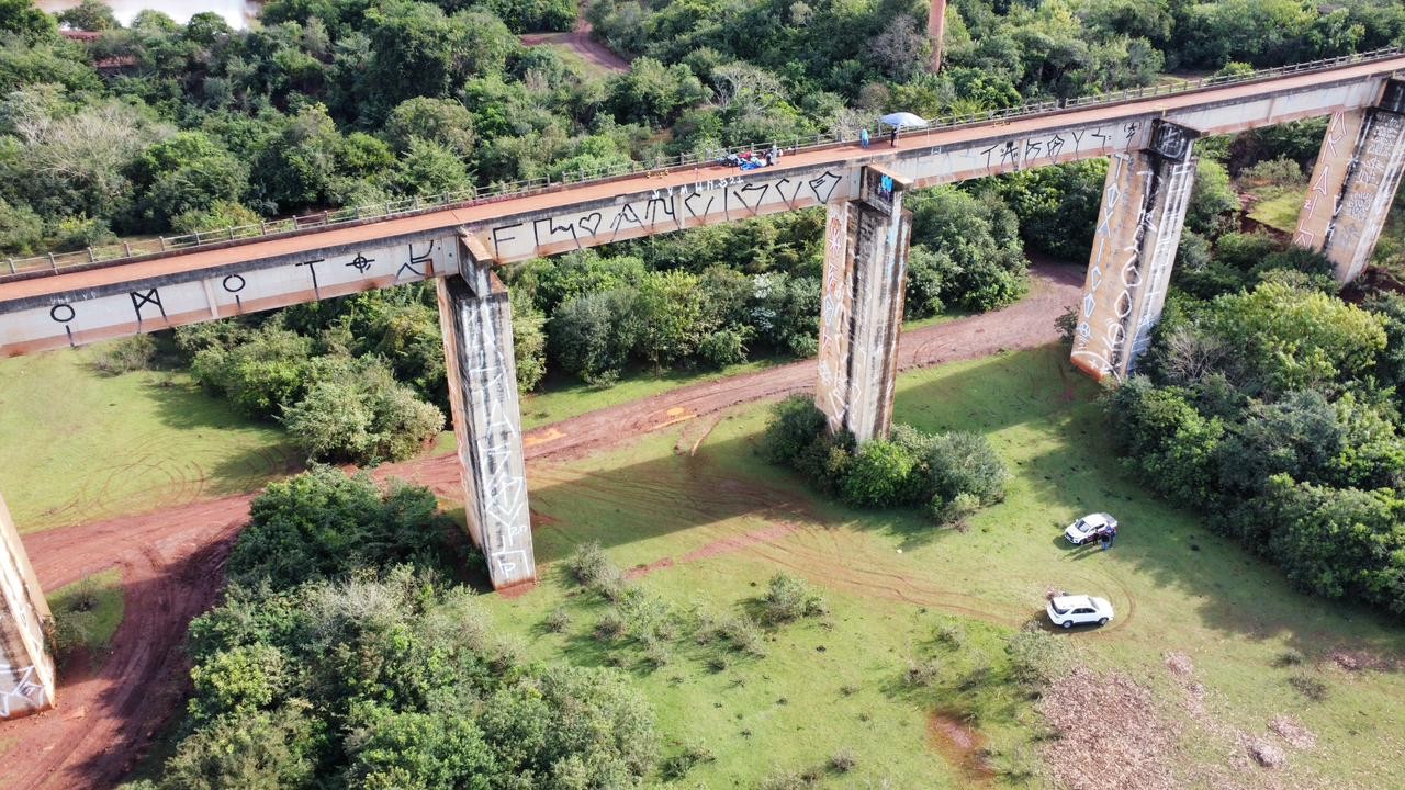 Prefeitura acusa governo federal, mas também pode ser responsabilizada após morte de jovem em ponte; entenda