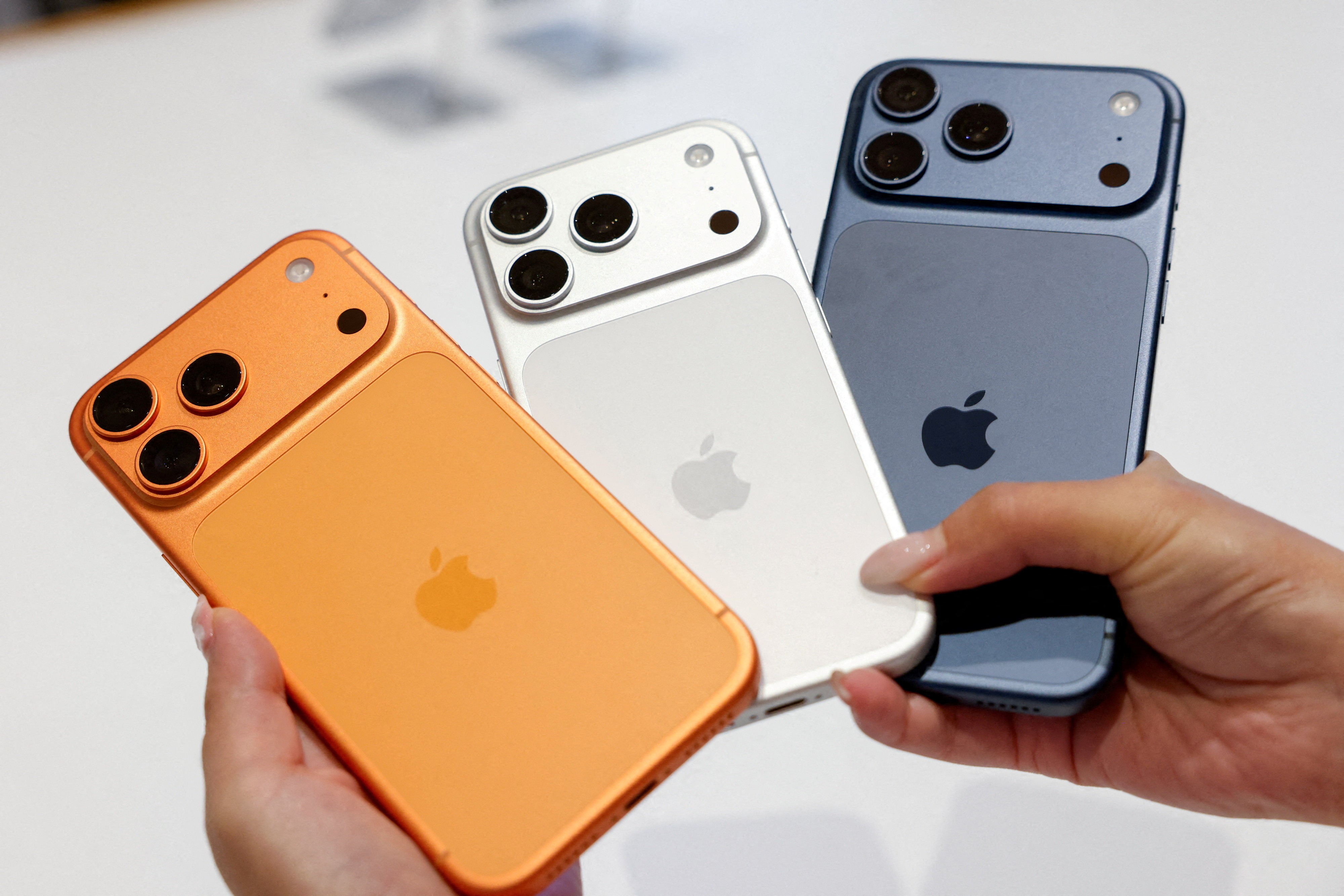 Apple deve aumentar preços por conta de alta nos custos de chips, diz jornal