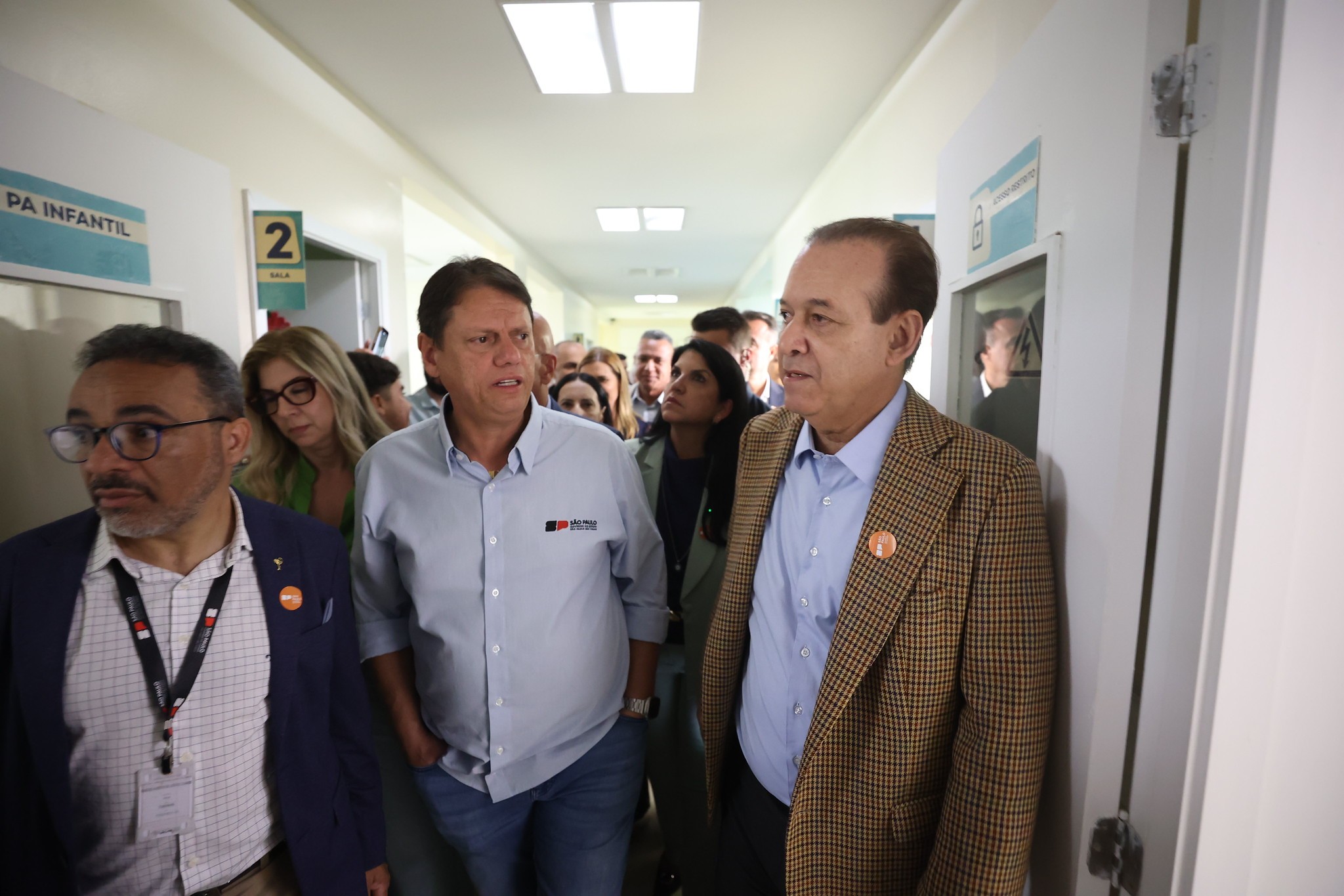 Tarcísio anuncia R$ 33 milhões para custeio do Hospital Municipal de Guarujá