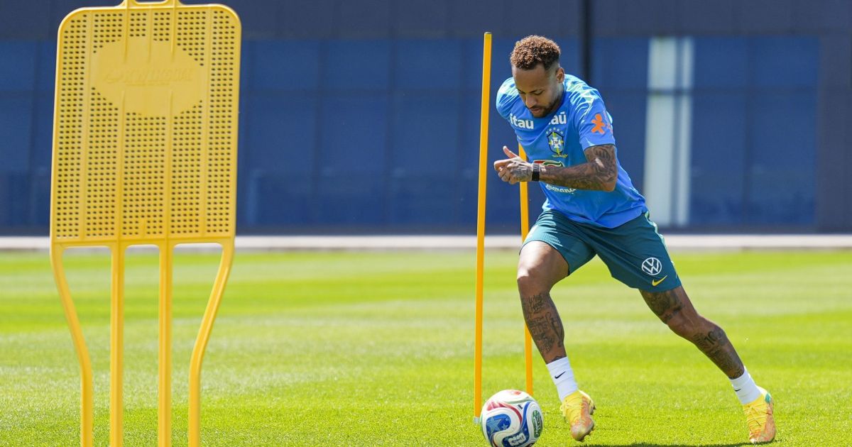 Projetado por Ancelotti para Brasil x Escócia, Neymar participa de treino
