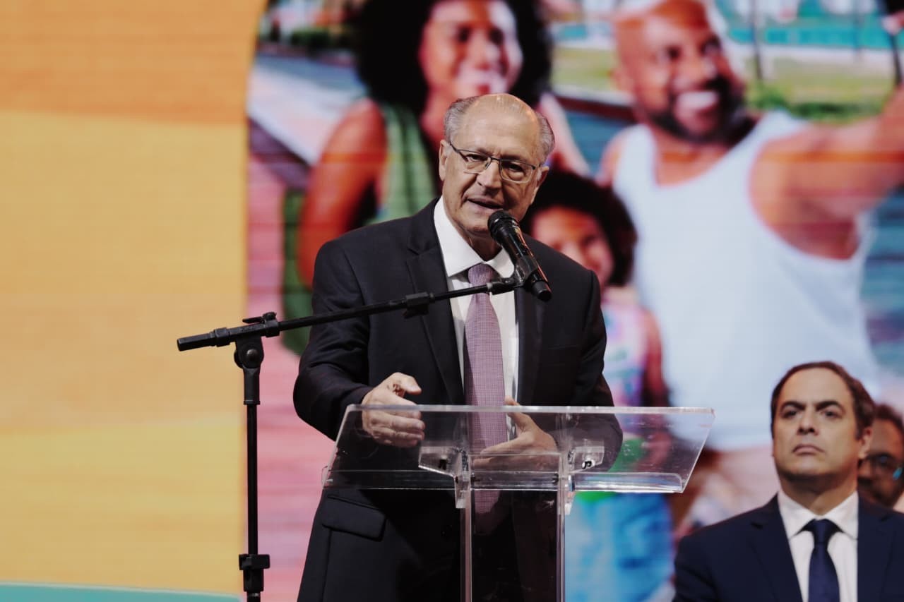 Gasolina com 32% de etanol será aprovado na quarta-feira (24), diz Alckmin