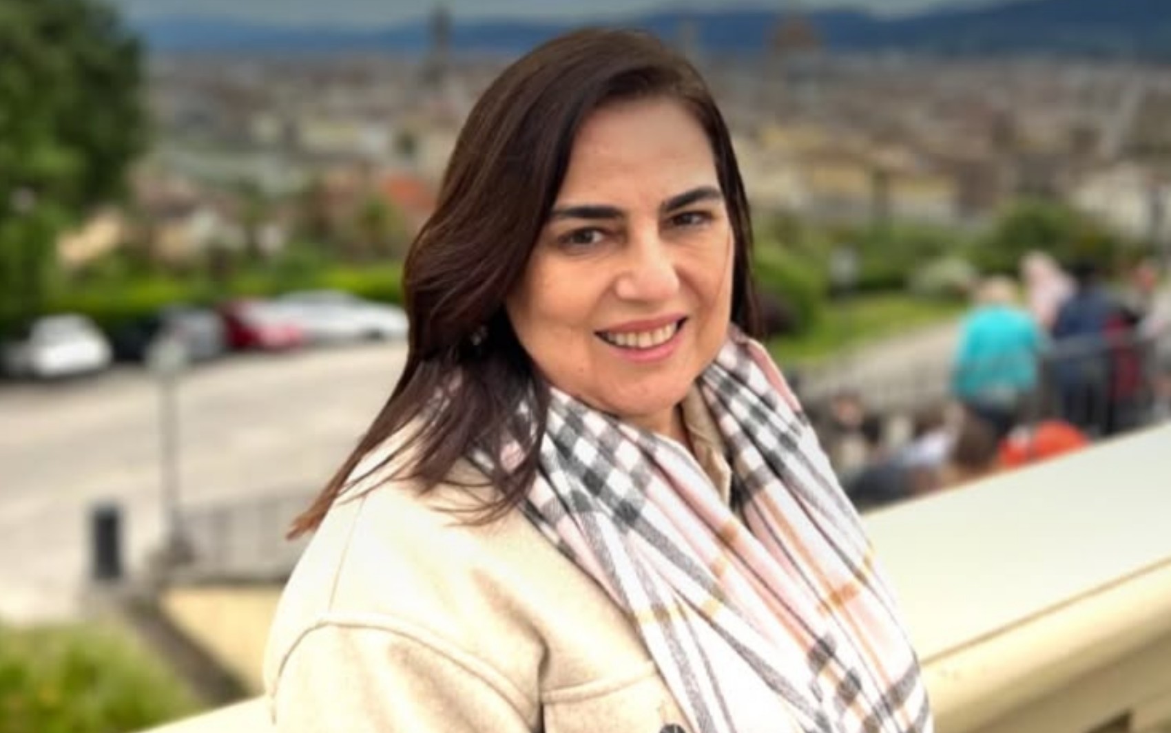 Amigos e autoridades prestam homenagens após morte da jornalista Elaine Oliveira Lopes
