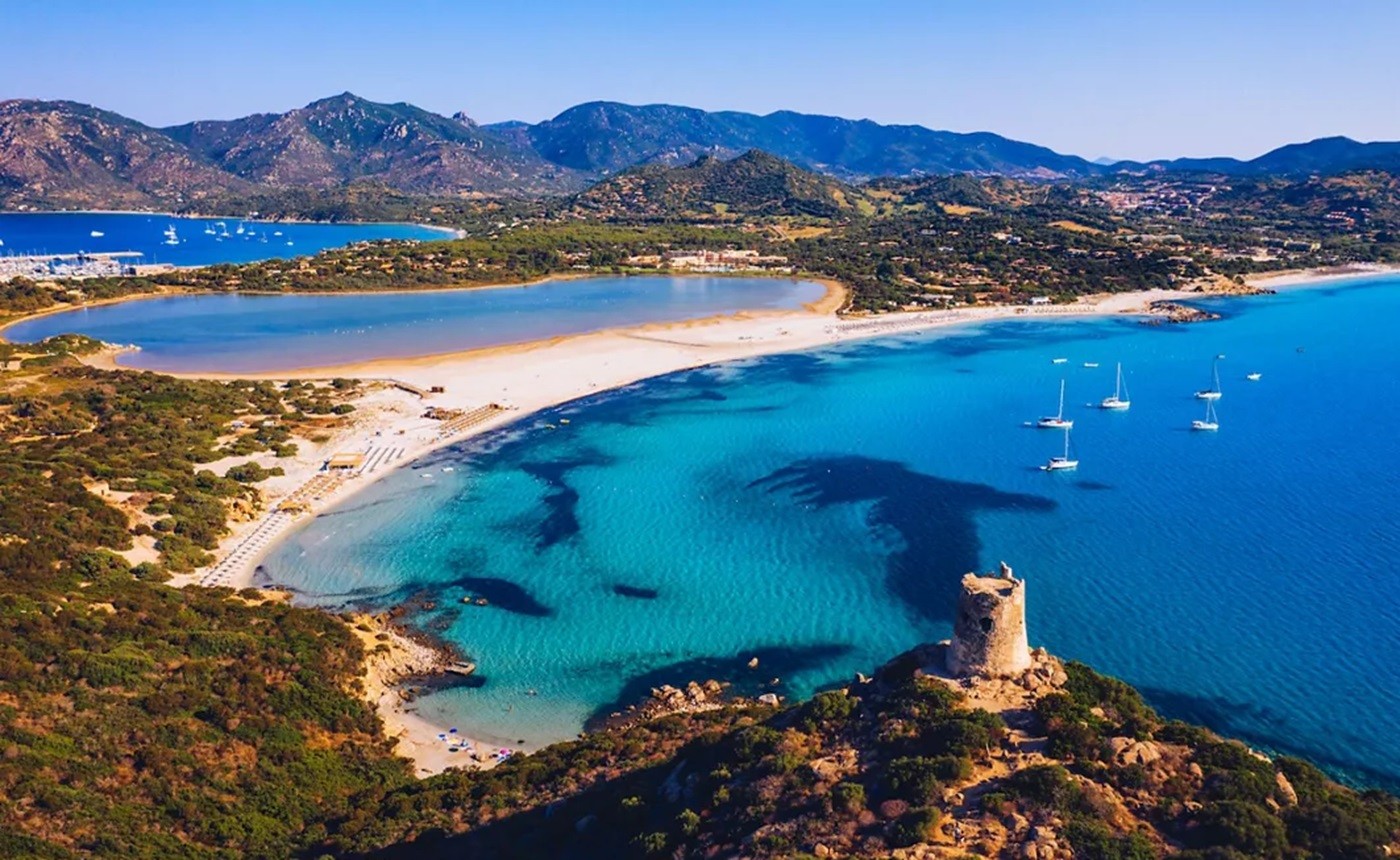 Praia italiana proíbe guarda-sóis para pessoas entre 10 e 65 anos
