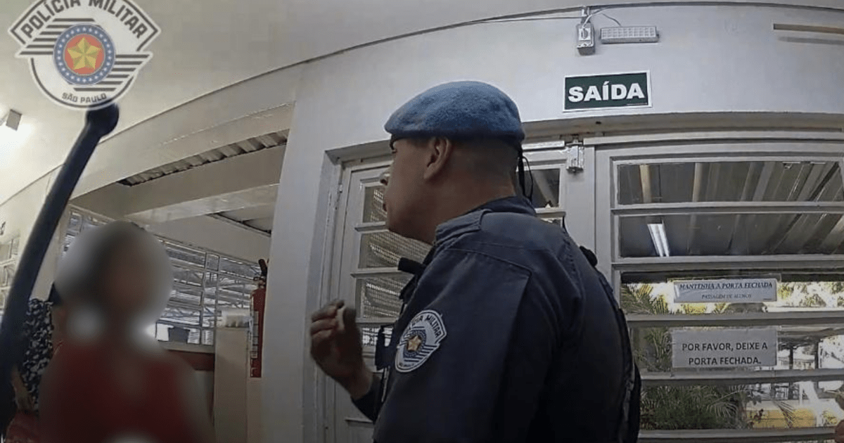 Vídeo mostra PMs em escola de SP após pai reclamar de desenho de orixá