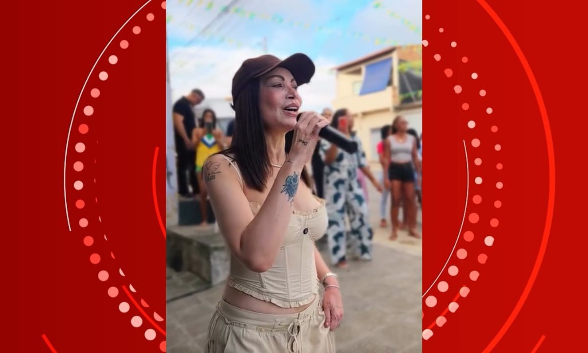 VÍDEO: Solange Almeida surpreende conterrâneos e canta no meio da rua em cidade natal na Bahia