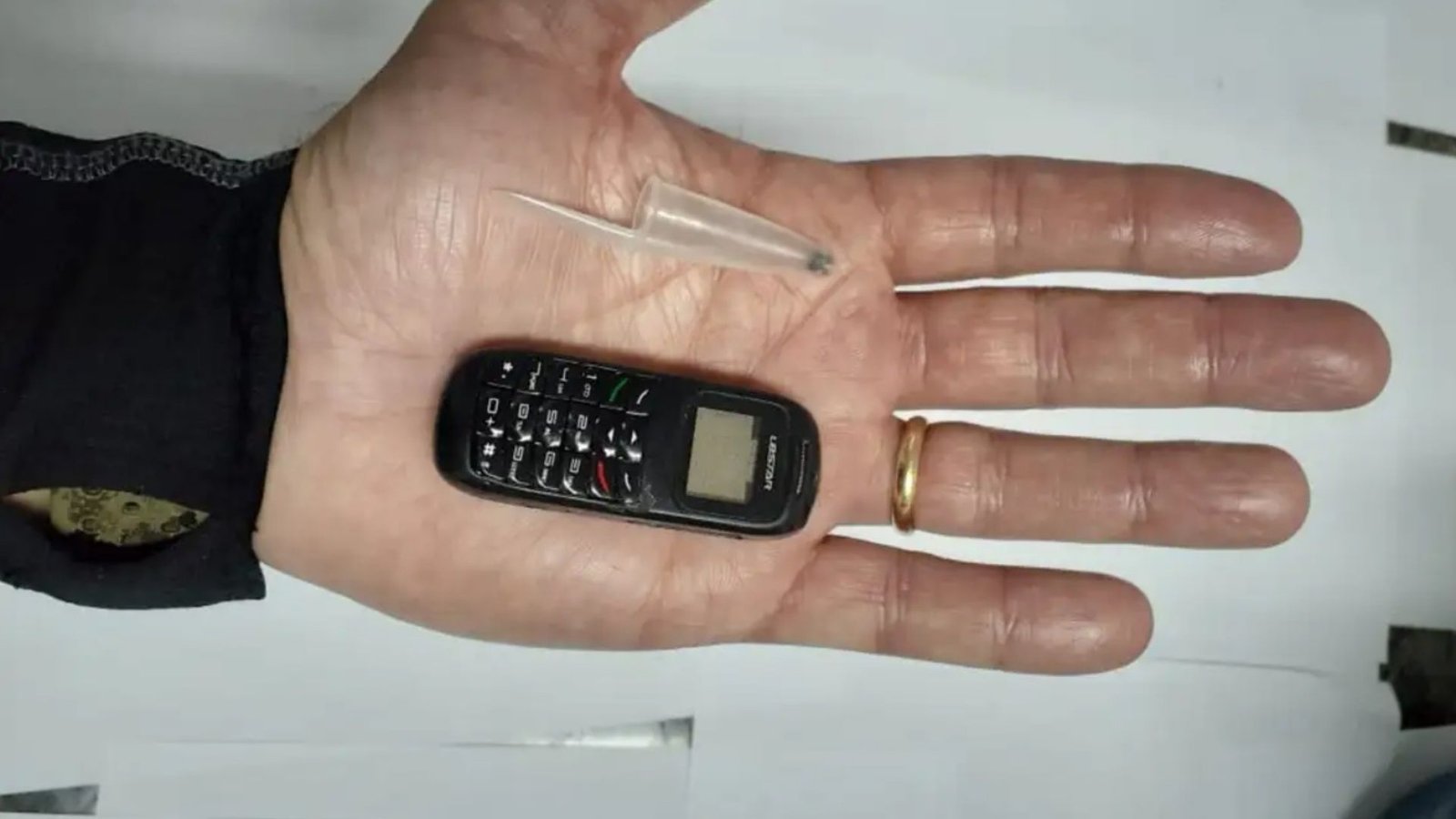Anatel e lojas digitais proíbem venda de 'minicelulares' no Brasil