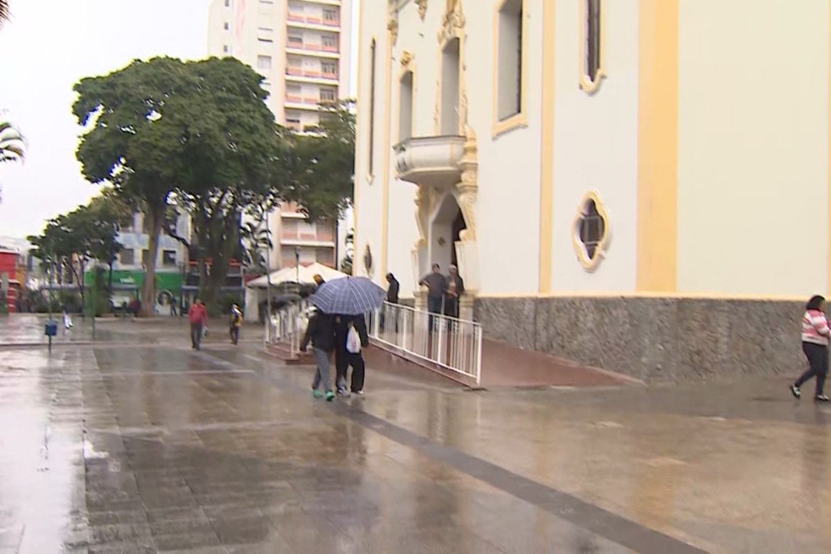 Atibaia e São Sebastião estão em alerta para deslizamentos, segundo Cemaden; frente fria provoca chuva acima da média