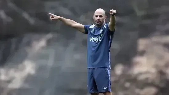 Vasco sonda Franclim Carvalho, técnico do Botafogo