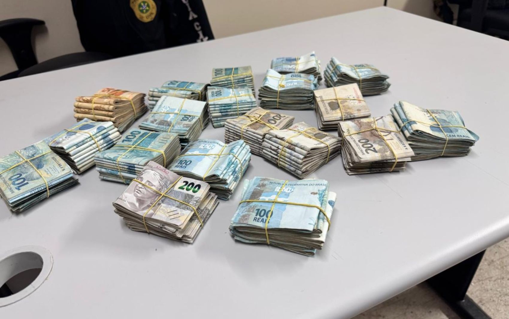 Servidor da Educação de Aracaju alega origem lícita de dinheiro após apreensão de R$ 240 mil