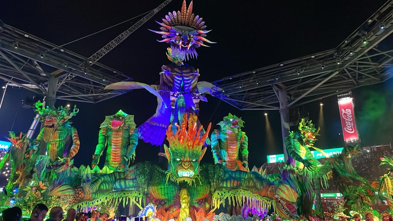 arciele Albuquerque evolui som da toada “Cunhã Tribal” na segunda noite do 59° Festival de Parintins