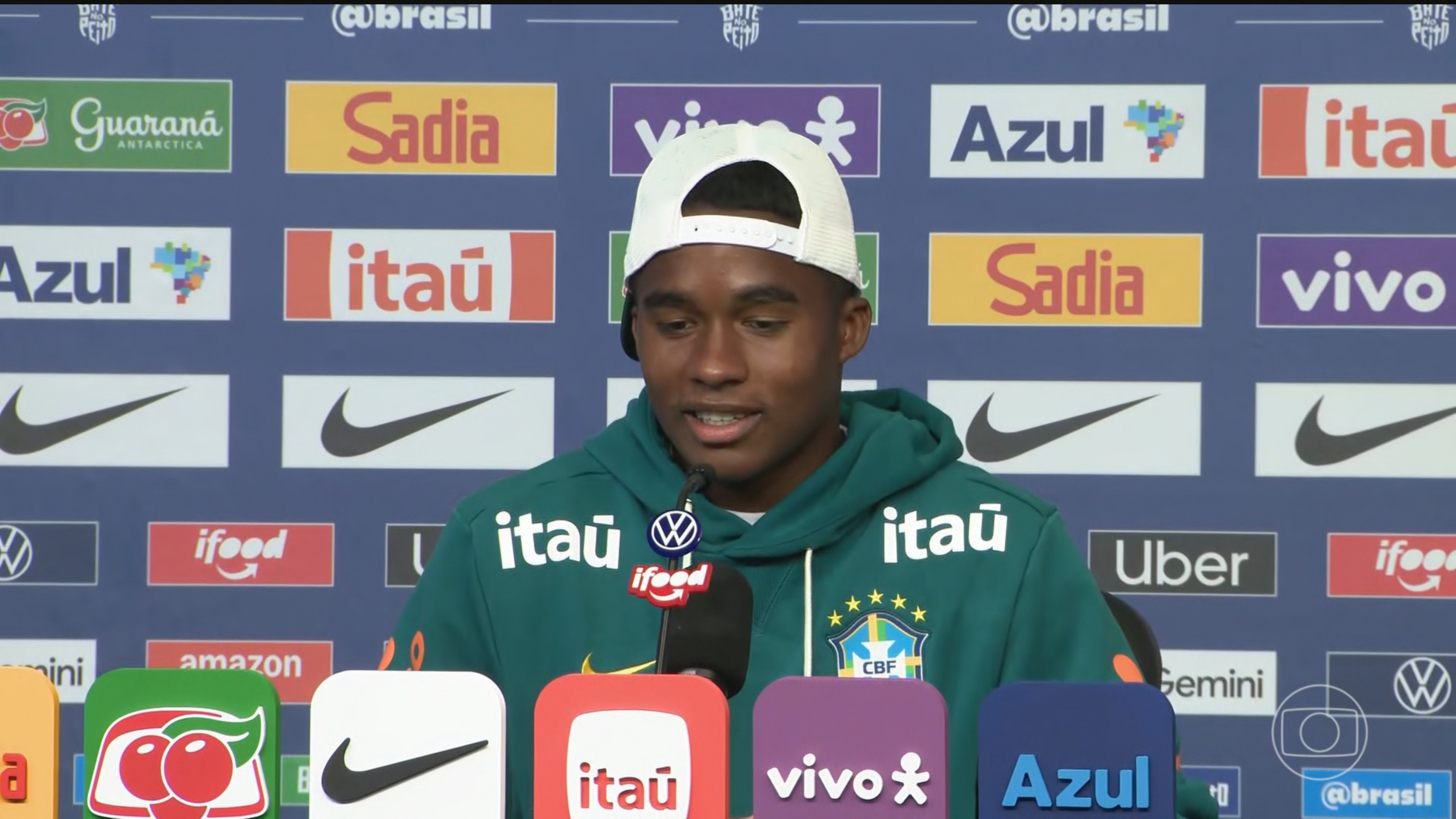 Endrick diz que não está ansioso com a possibilidade de começar como titular contra a Noruega e brinca: 'Vou dormir como um bebê'