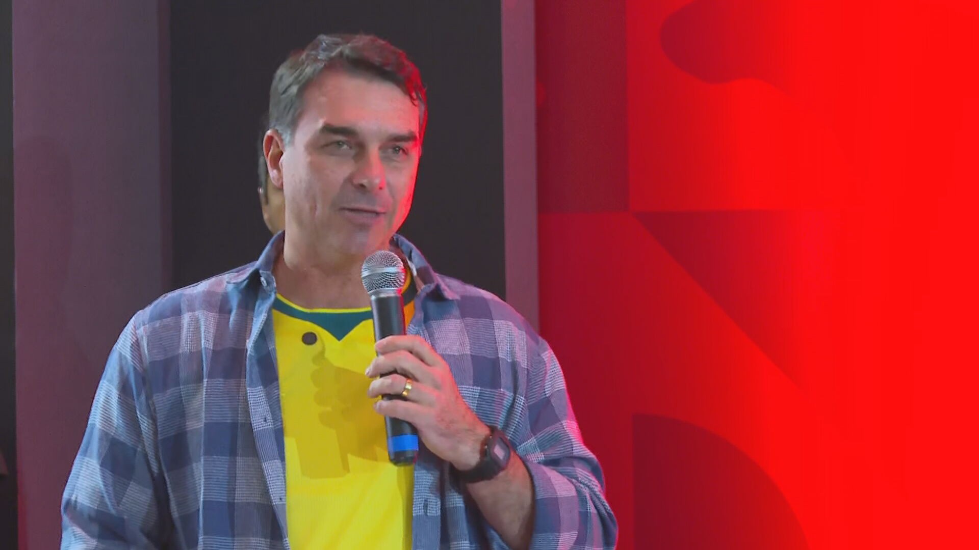 'Lula é o único que quer o tarifaço', responde Flávio após presidente atribuir à família Bolsonaro nova taxa dos EUA