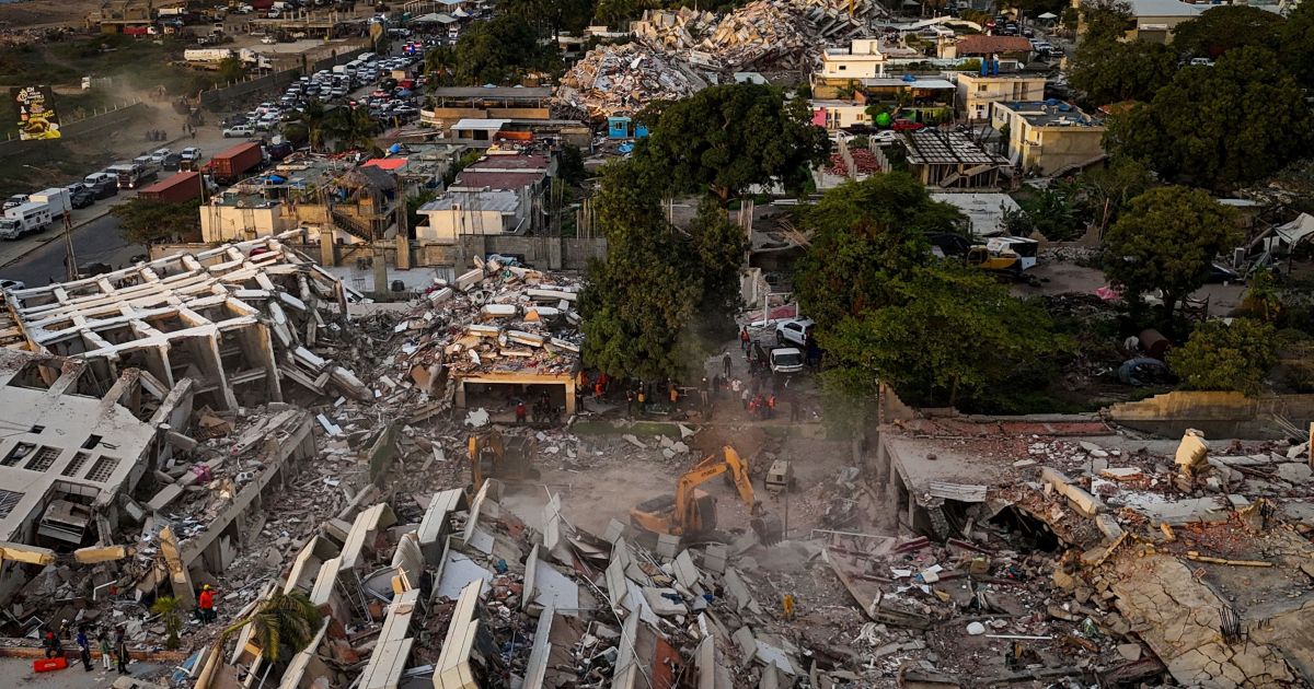 Terremoto na Venezuela: CNN entra em prédio onde homem ficou preso 8 dias