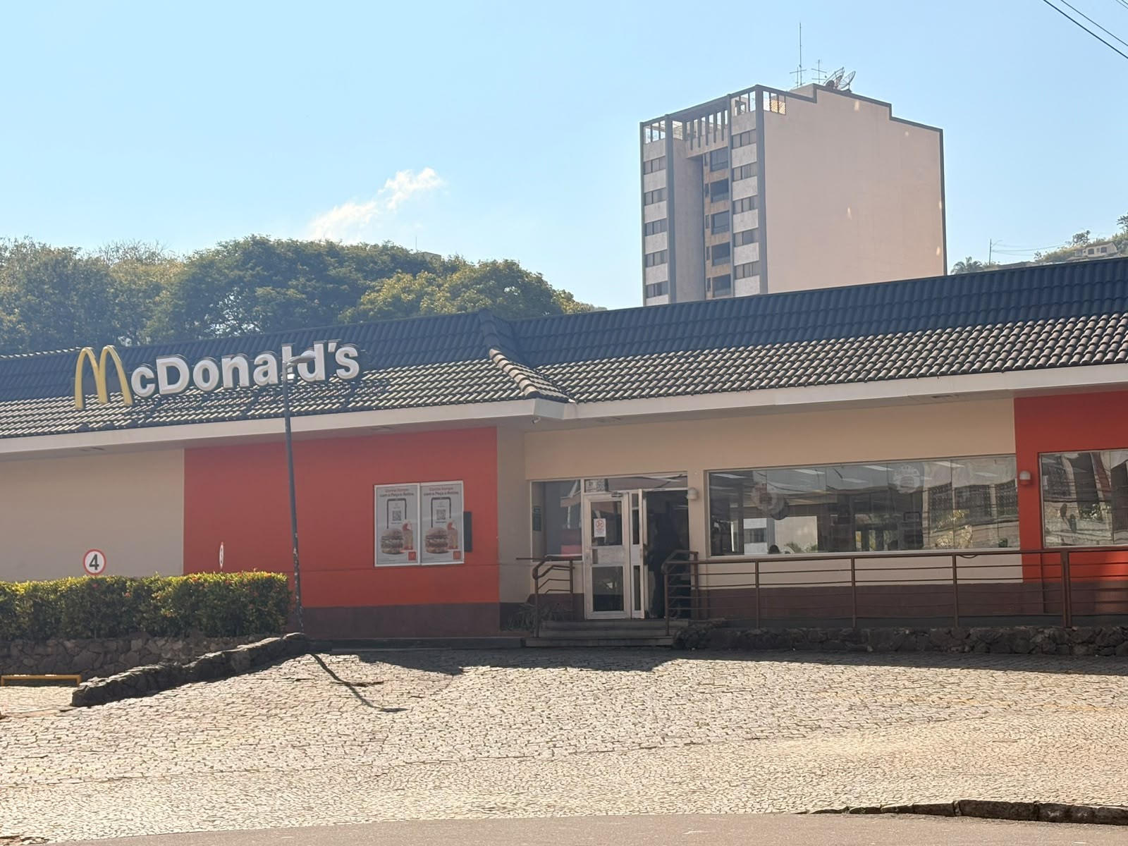 Suspeito de participar de roubo à rede de fast food é preso em Juiz de Fora