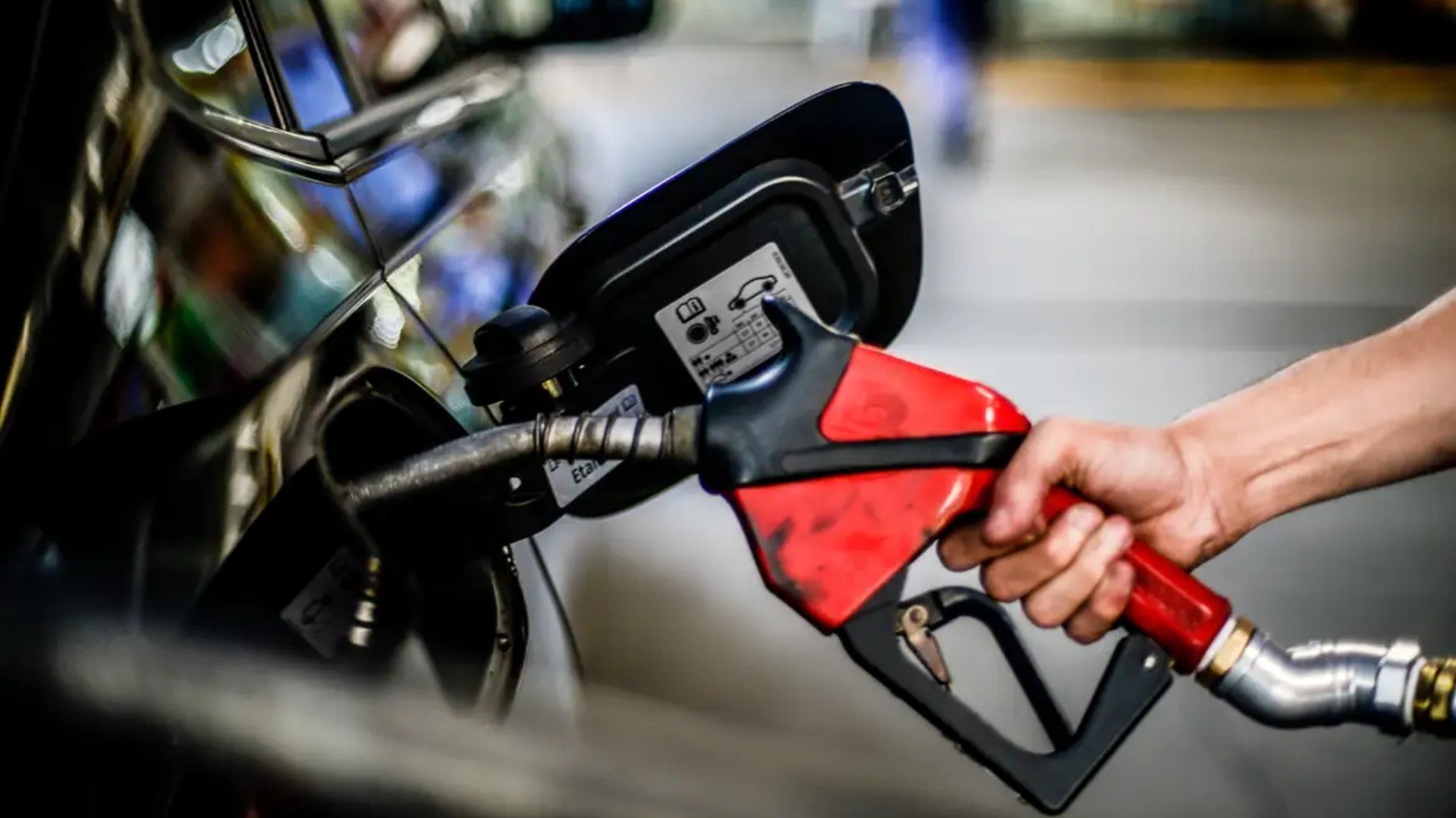 Preço mínimo da gasolina comum cai para R$ 6,23 em João Pessoa, aponta Procon-JP