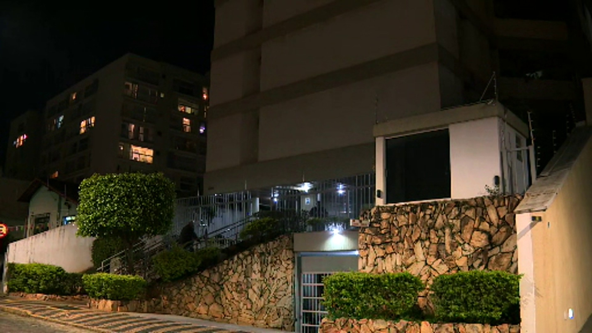 Mulher é morta esfaqueada em apartamento em Campinas